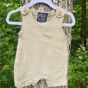 NWOT Boys Khaki Muslin Baby Romper Shortall